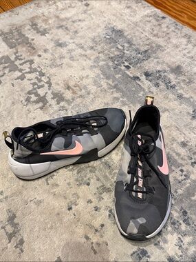 Nike Women's Black & Pink Camouflage Training Sneakers